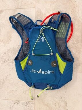 UltraAspire Alpha 4.0 Hydration Vest